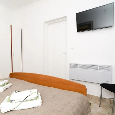 And Kapelica بيت ضيافة 3*