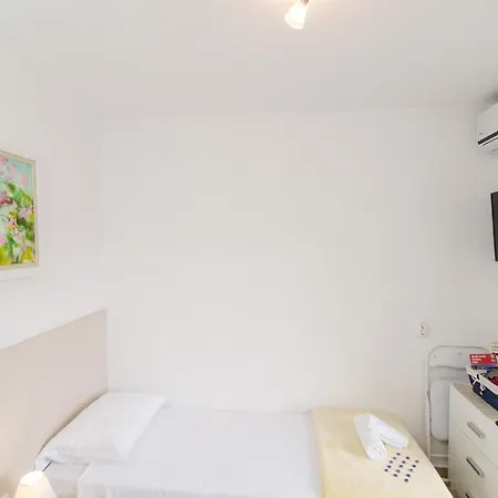 And Kapelica دوبروفينك