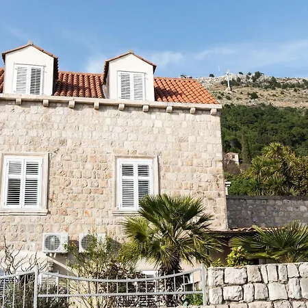 아파트먼트 앤 룸 카펠리카 게스트하우스 3*